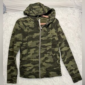 Lululemon Scuba full zip hoodie Size 8 Camo. EUC